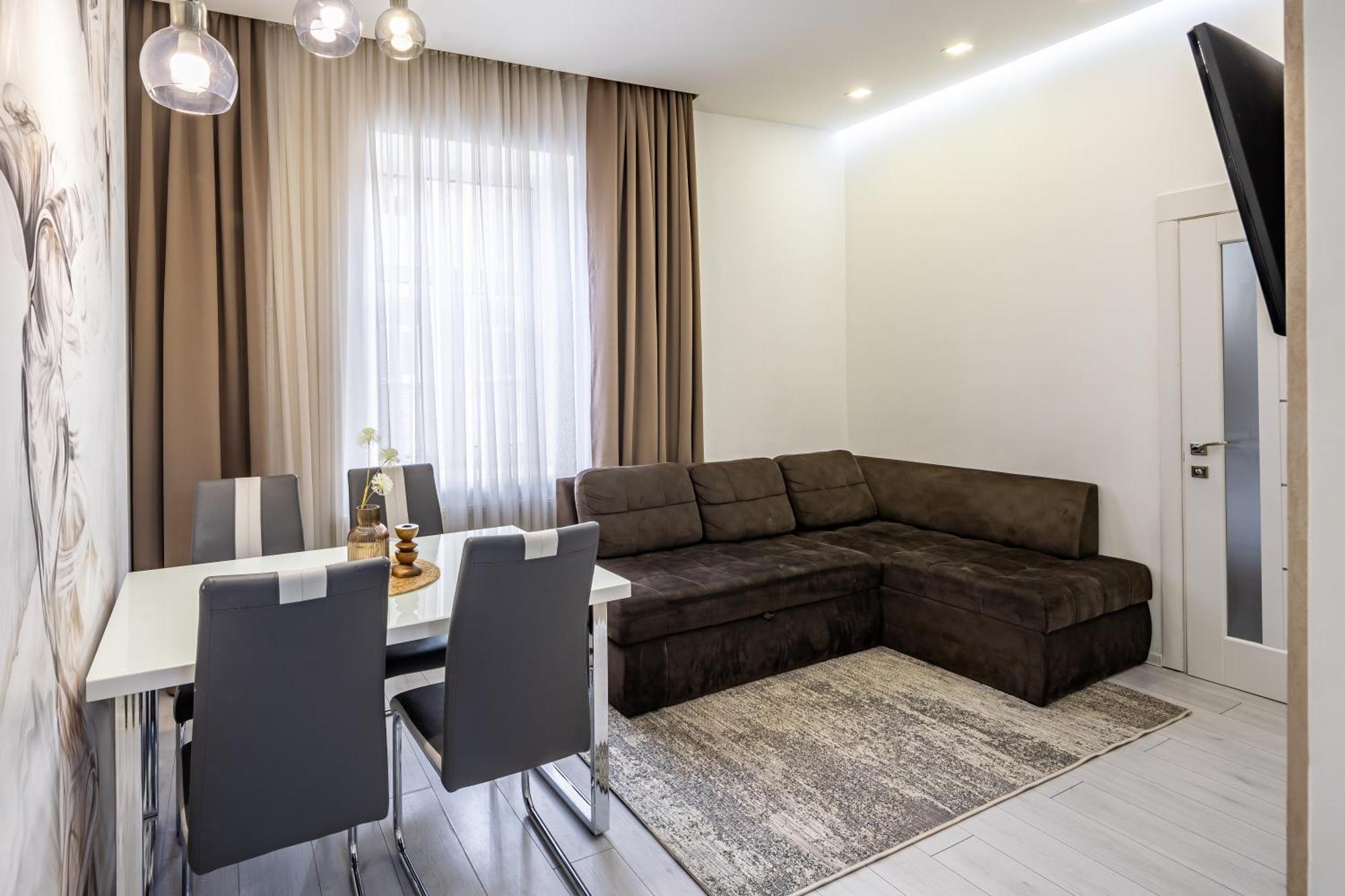 Avangard Mentsynskoho 3 Apartment